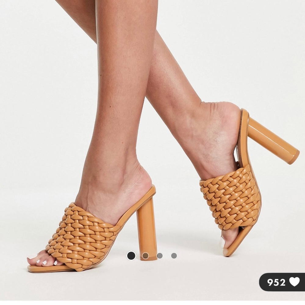 Beige mules